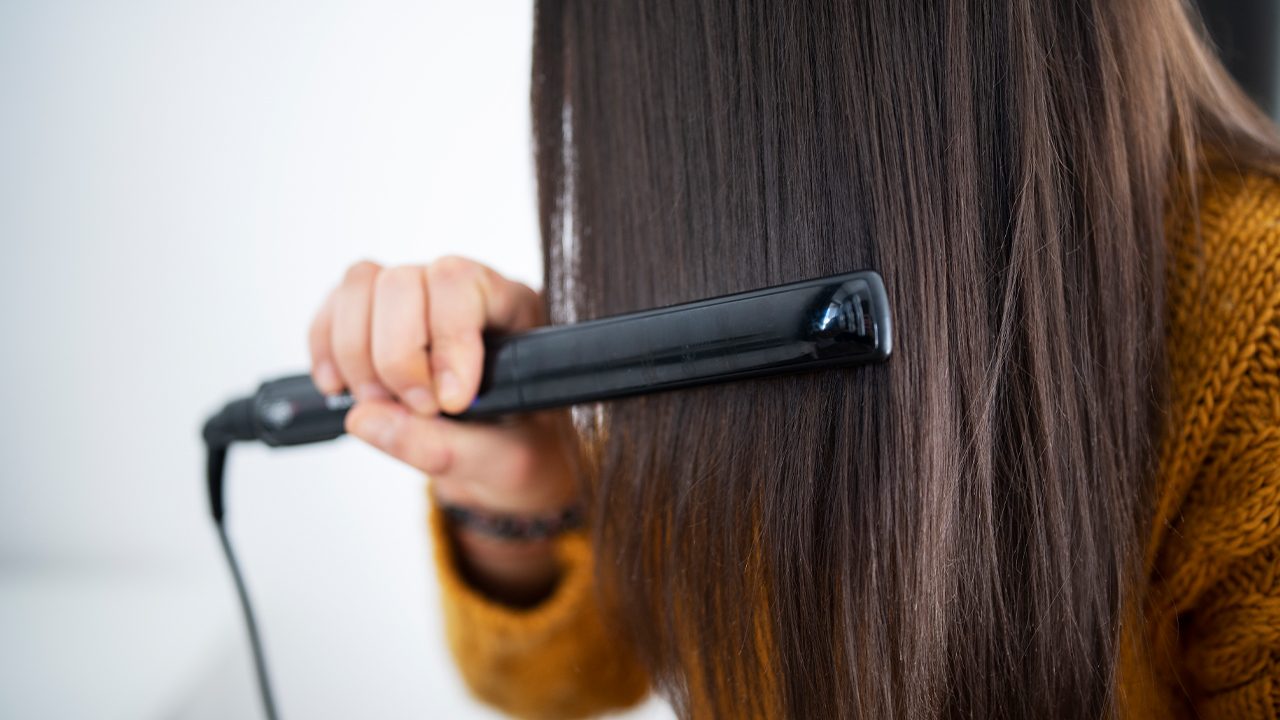 5 Methods To Straighten Your Hair At Home